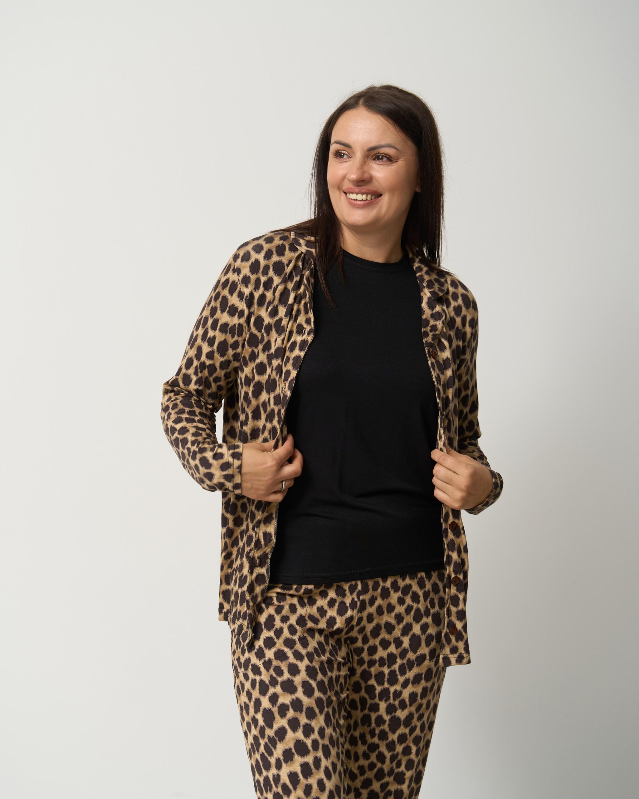 Комплект батальный тройка со штанами принт леопард 32051 2XL Коричневый - фото 4 Комплект батальный тройка со штанами принт леопард 32051 2XL Коричневый - фото 4