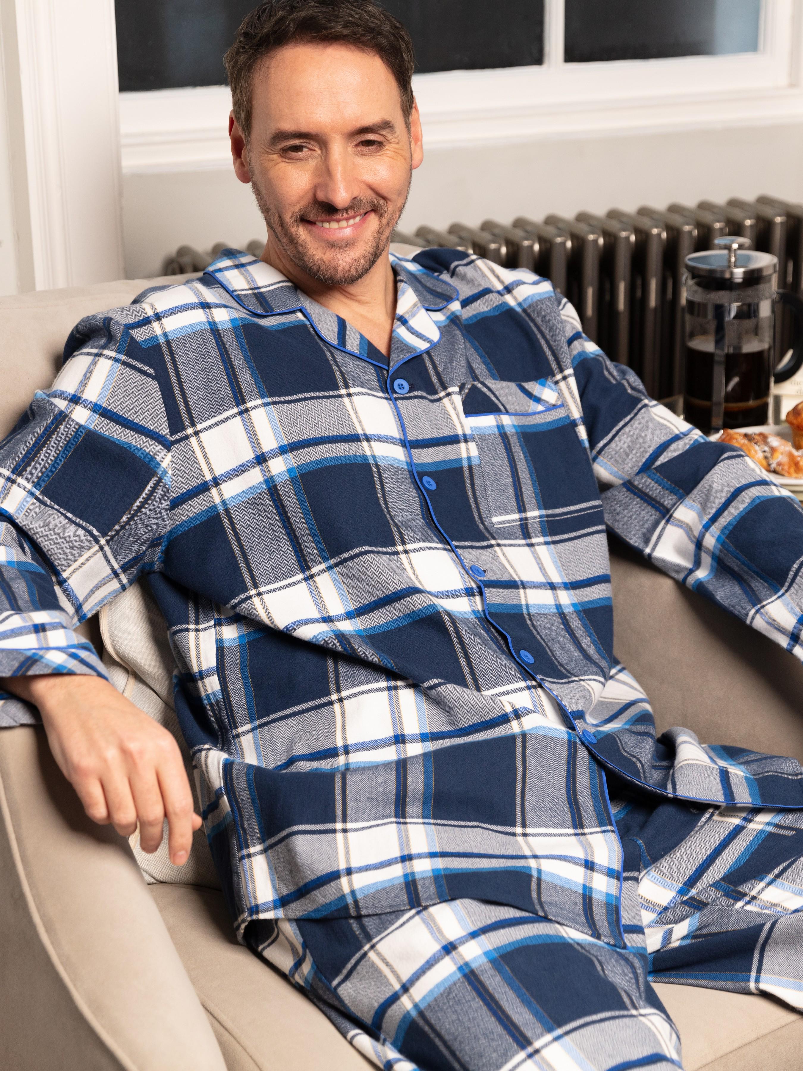 Пижама мужская CYBERJAMMIES Frosty 3141-3142 M в клетку Синий (5051877618466) Пижама мужская CYBERJAMMIES Frosty 3141-3142 M в клетку Синий (5051877618466)