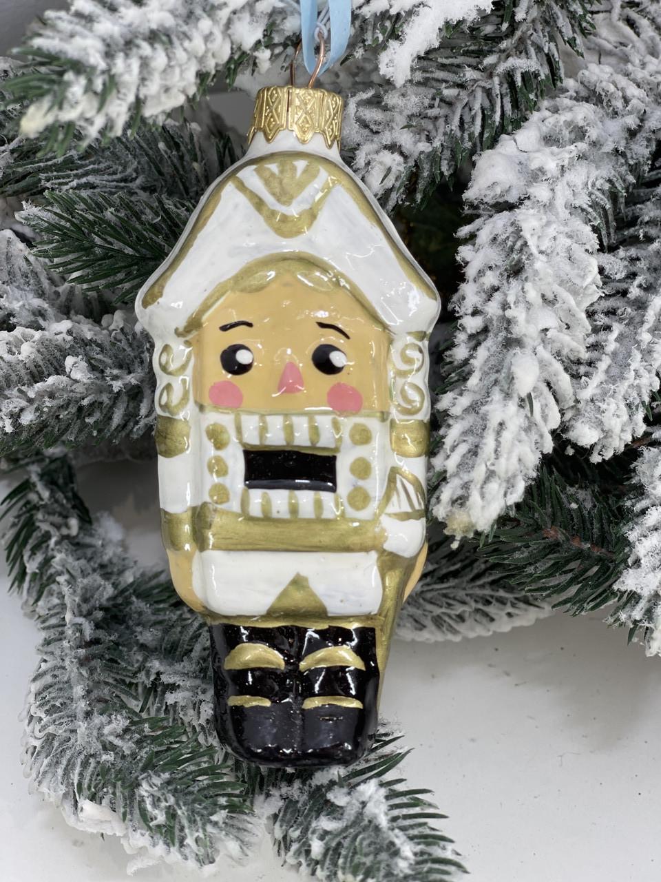 Игрушка елочная Щелкунчик стеклянная 11 см Белый