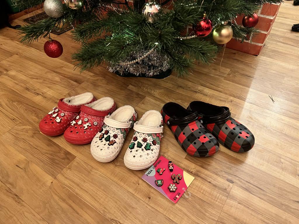 Сабо Crocs Classic Lined Holiday Charm р. W7/EUR 37-38 Red/White (10856453) - фото 13