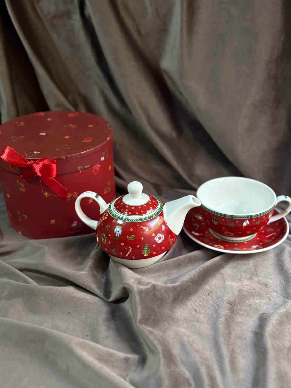 Чайник-заварник YIWU Christmas порцеляна з чашкою та блюдцем 500 мл/300 мл Червоний (HP-SD-10) - фото 3 Чайник-заварник YIWU Christmas порцеляна з чашкою та блюдцем 500 мл/300 мл Червоний (HP-SD-10) - фото 3