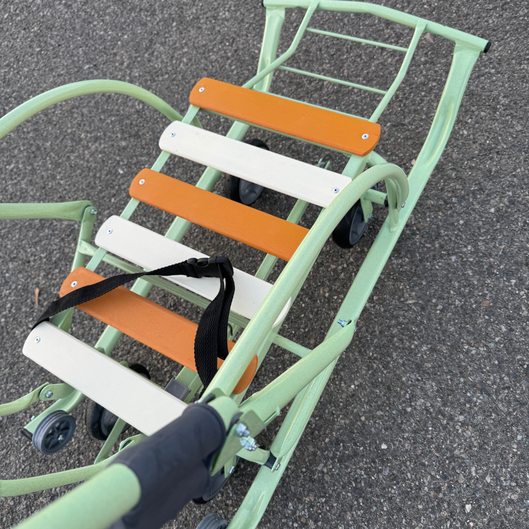 Санки-трансформер детские с колесами Мрія LUX 2026 Спелое яблоко/Белый/Коричнивый2 - фото 5 Санки-трансформер детские с колесами Мрія LUX 2026 Спелое яблоко/Белый/Коричнивый2 - фото 5