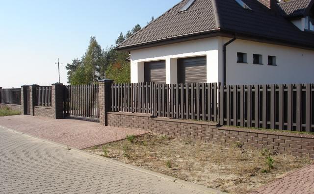 Євроштакетник металевий 1,8 м 0,45 мм матовий RAL 8017 Коричневий (sh-29083/1) - фото 3 Євроштакетник металевий 1,8 м 0,45 мм матовий RAL 8017 Коричневий (sh-29083/1) - фото 3