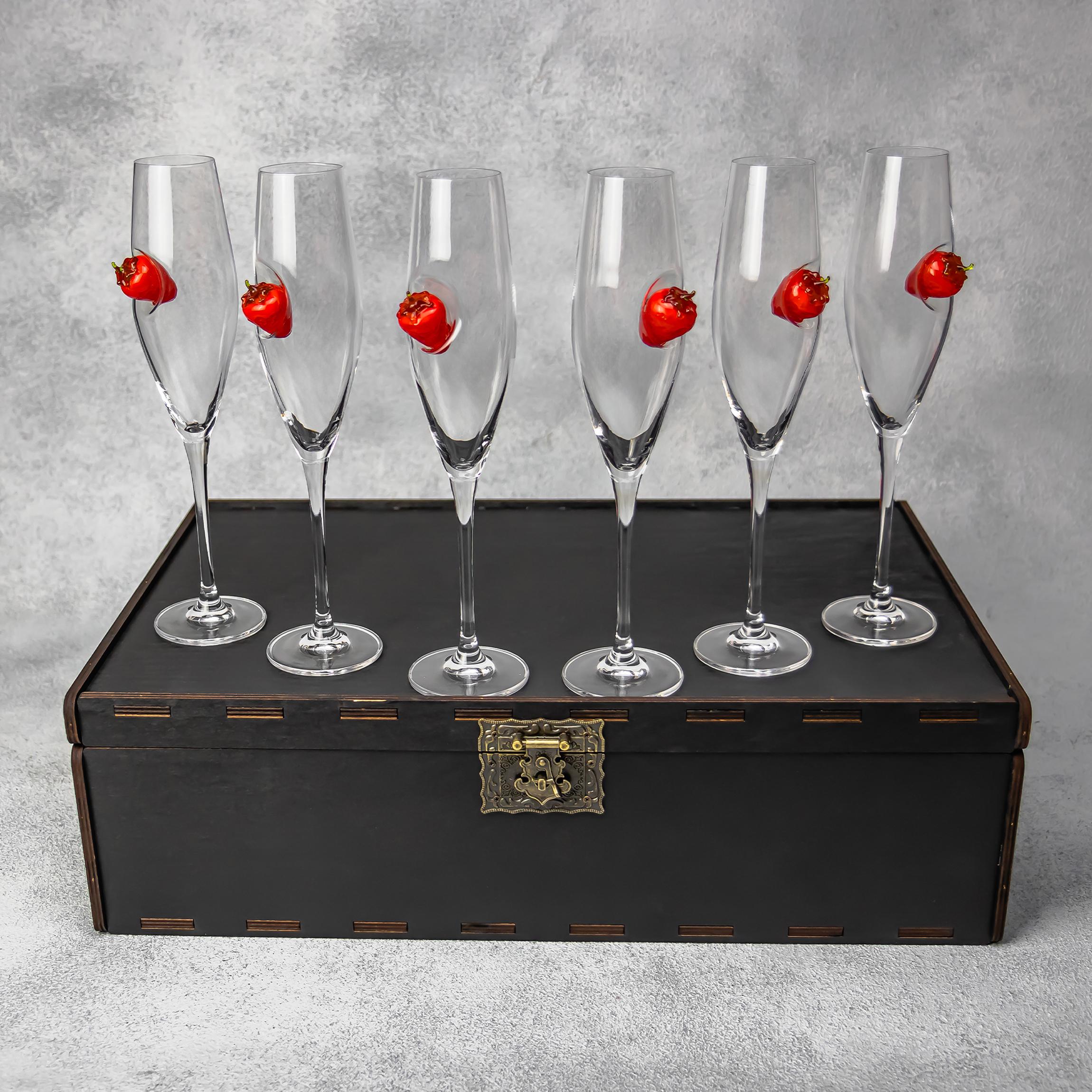 Набір VSKLO на 6 келихів для шампанського з полуницею 350 мл (31548646)