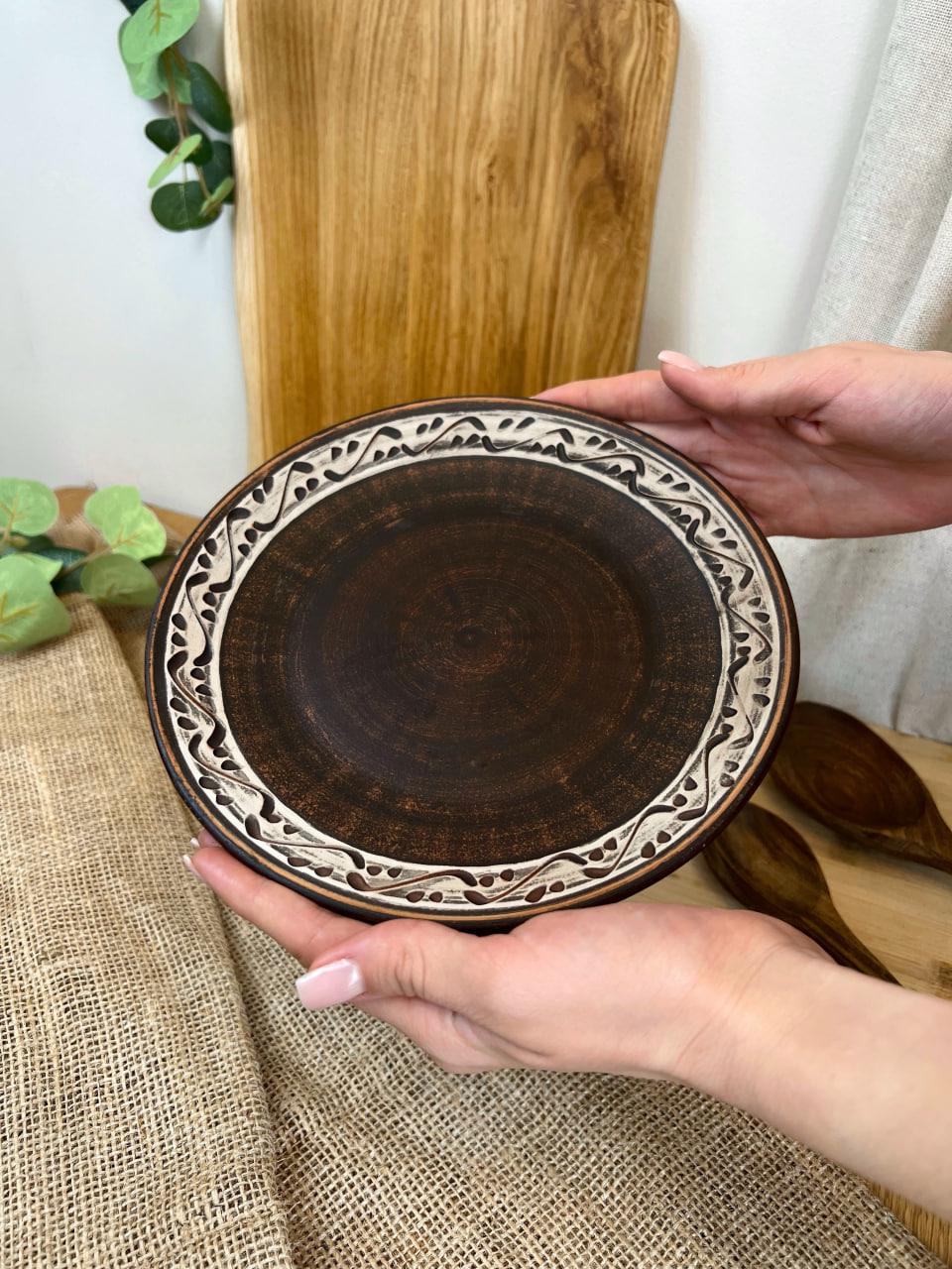 Тарілка керамічна глиняна різьблена ангоб 21 см (3001-4) - фото 6