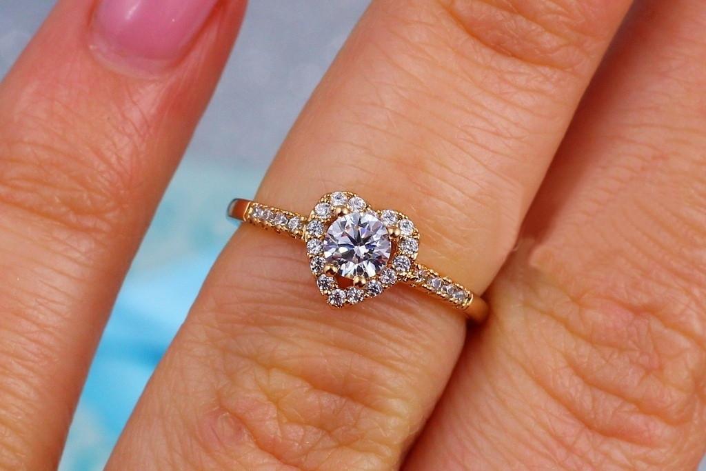 Кольцо Xuping Jewelry детское сердечко с белым камнем р. 14 Золотистый (2340442960) - фото 2 Кольцо Xuping Jewelry детское сердечко с белым камнем р. 14 Золотистый (2340442960) - фото 2