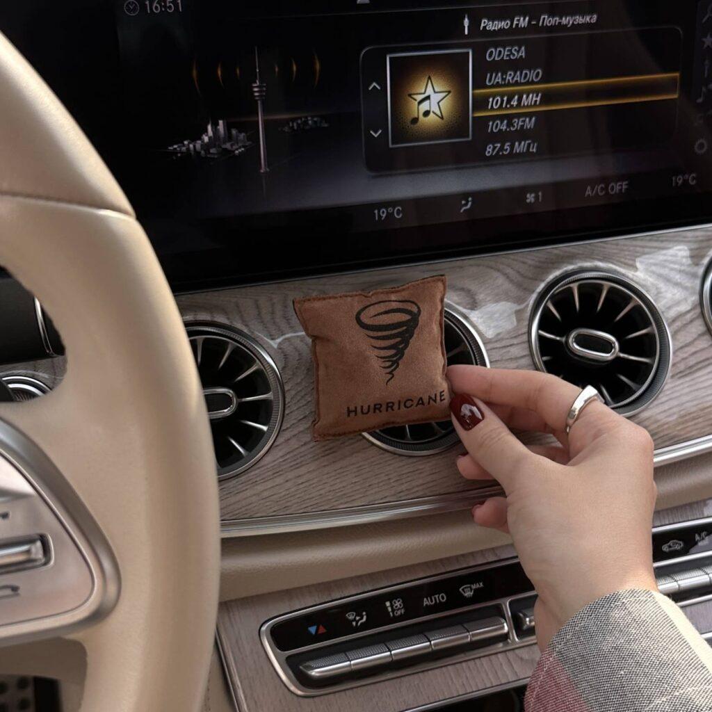 Ароматизатор HURRICANE BROWN STANDART насыщенный автоаромат с нотами табака карамели и пачули - фото 2