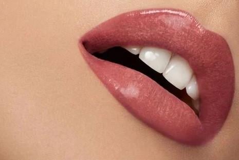 Помада губна Pupa Miss Pupa 602 Golden Obsession 2,4 мл (2247684789) - фото 2 Помада губна Pupa Miss Pupa 602 Golden Obsession 2,4 мл (2247684789) - фото 2