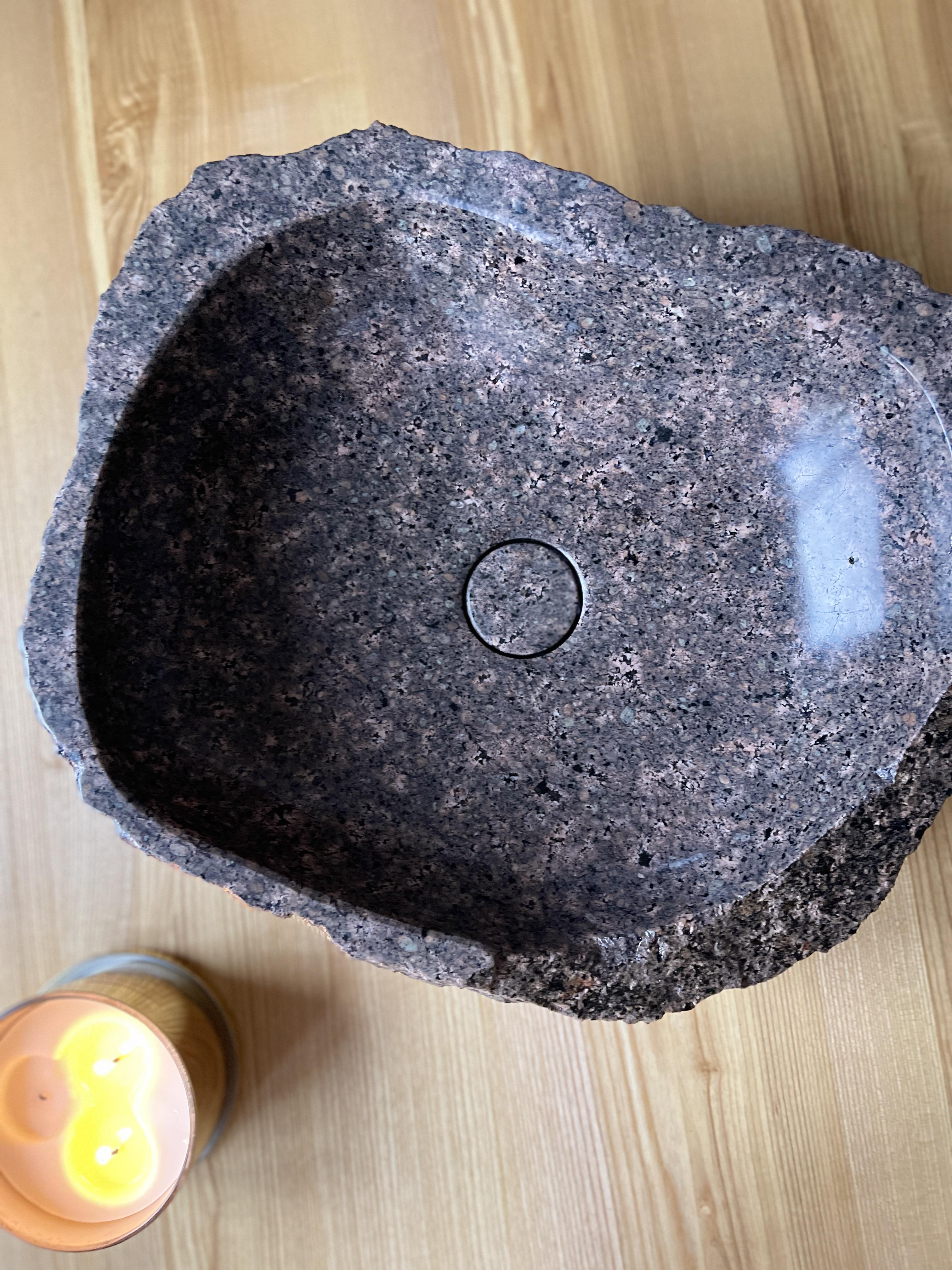 Умивальник з натурального каменю Лізник граніт 45х37х15см (29014309) - фото 4 Умивальник з натурального каменю Лізник граніт 45х37х15см (29014309) - фото 4