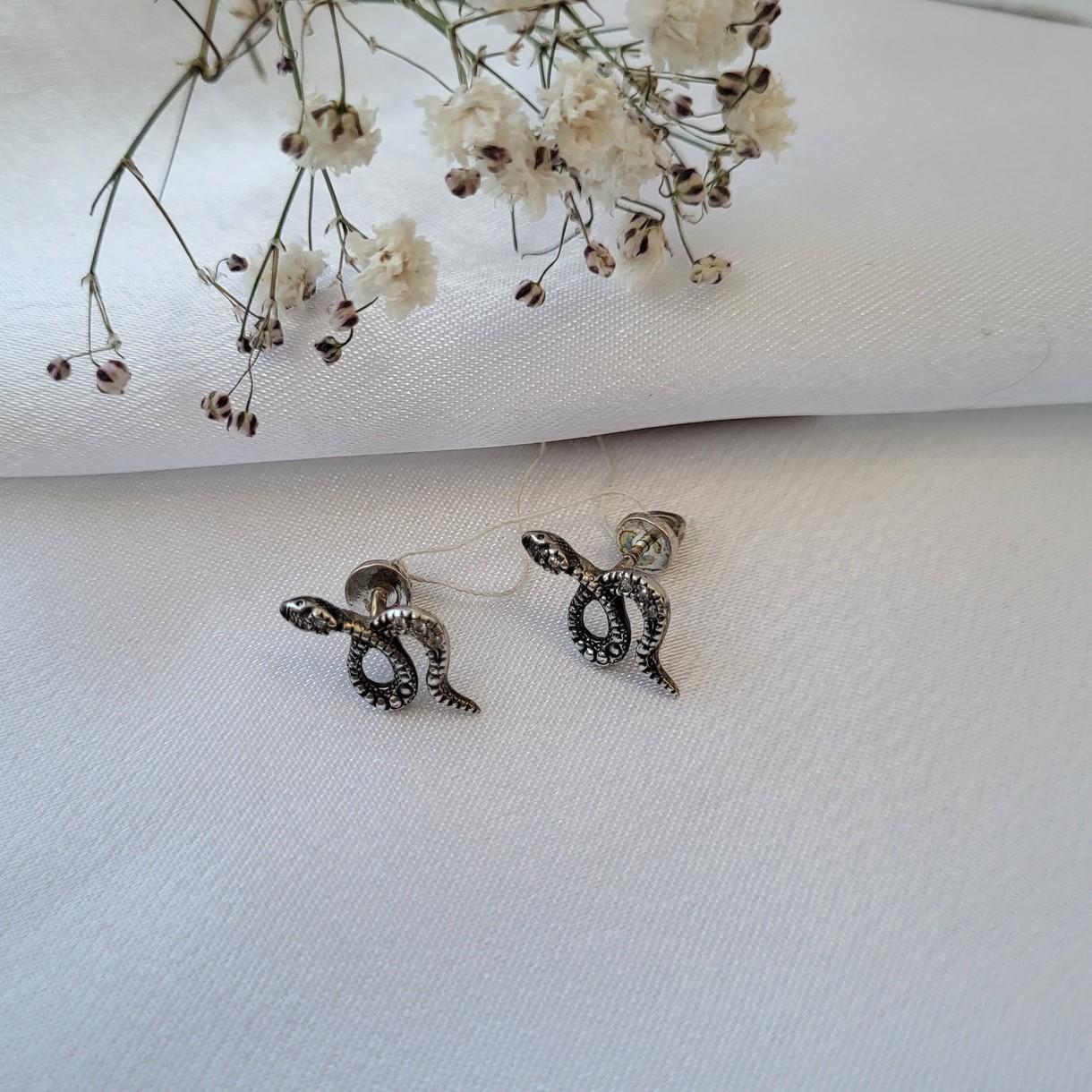 Сережки зі срібла Змії в каменях чорнене срібло 925 проба 2,30 г (2491)