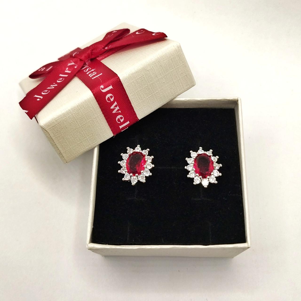 Сережки пусети Рубіновий овал з циркону в сріблястій оправі в коробочці (85548049)