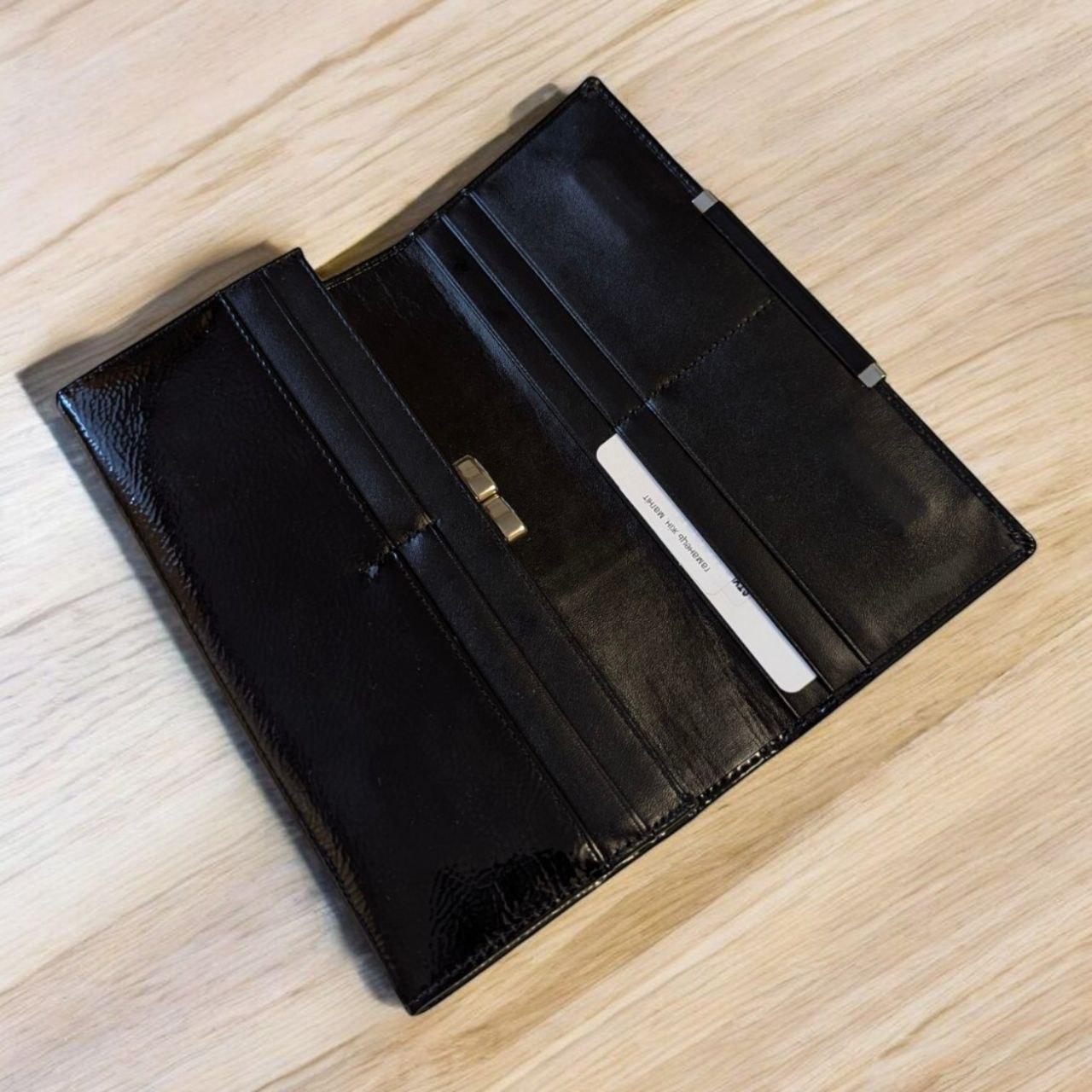 Гаманець жіночий лаковий на магніті з клямкою для дрібниці 19х9,5 см Чорний (К2885) - фото 3 Гаманець жіночий лаковий на магніті з клямкою для дрібниці 19х9,5 см Чорний (К2885) - фото 3