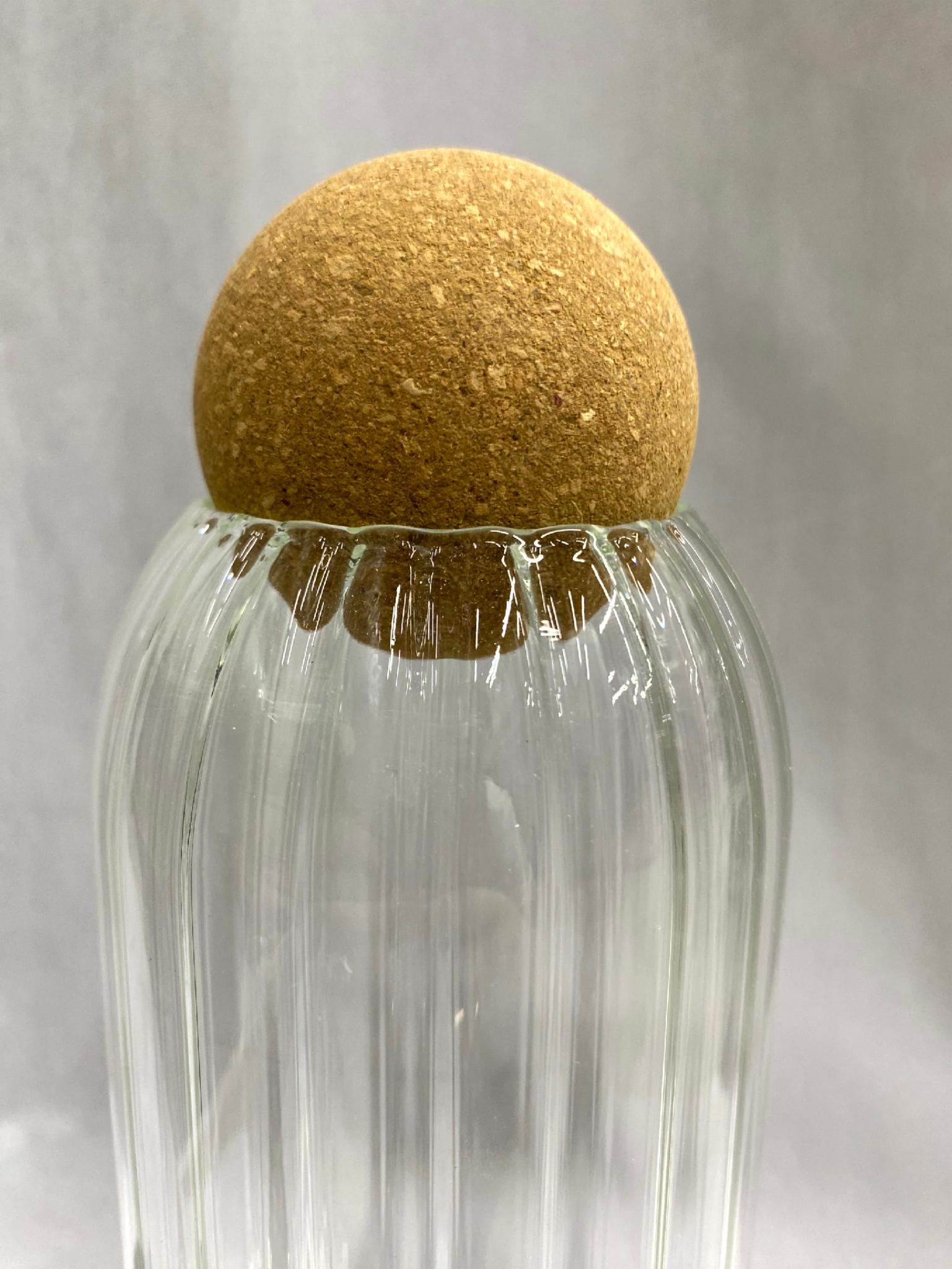 Бутылка-графин для напитков с пробкой рельефная 1,1 л - фото 4 Бутылка-графин для напитков с пробкой рельефная 1,1 л - фото 4