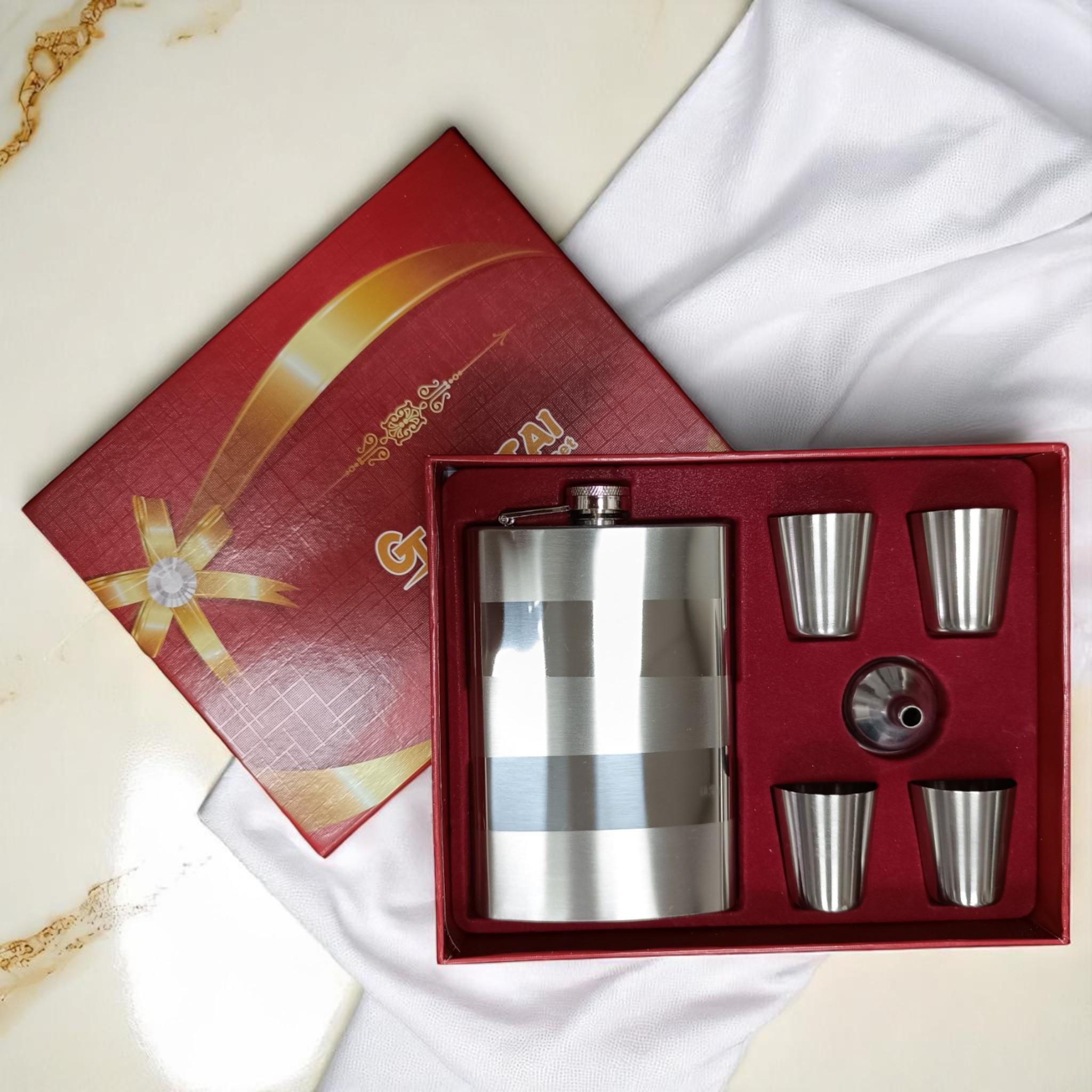 Набір подарунковий GT Metallic 6в1 фляга/лійка/стопки 4 шт. 9Oz 256 мл (26622869) - фото 2