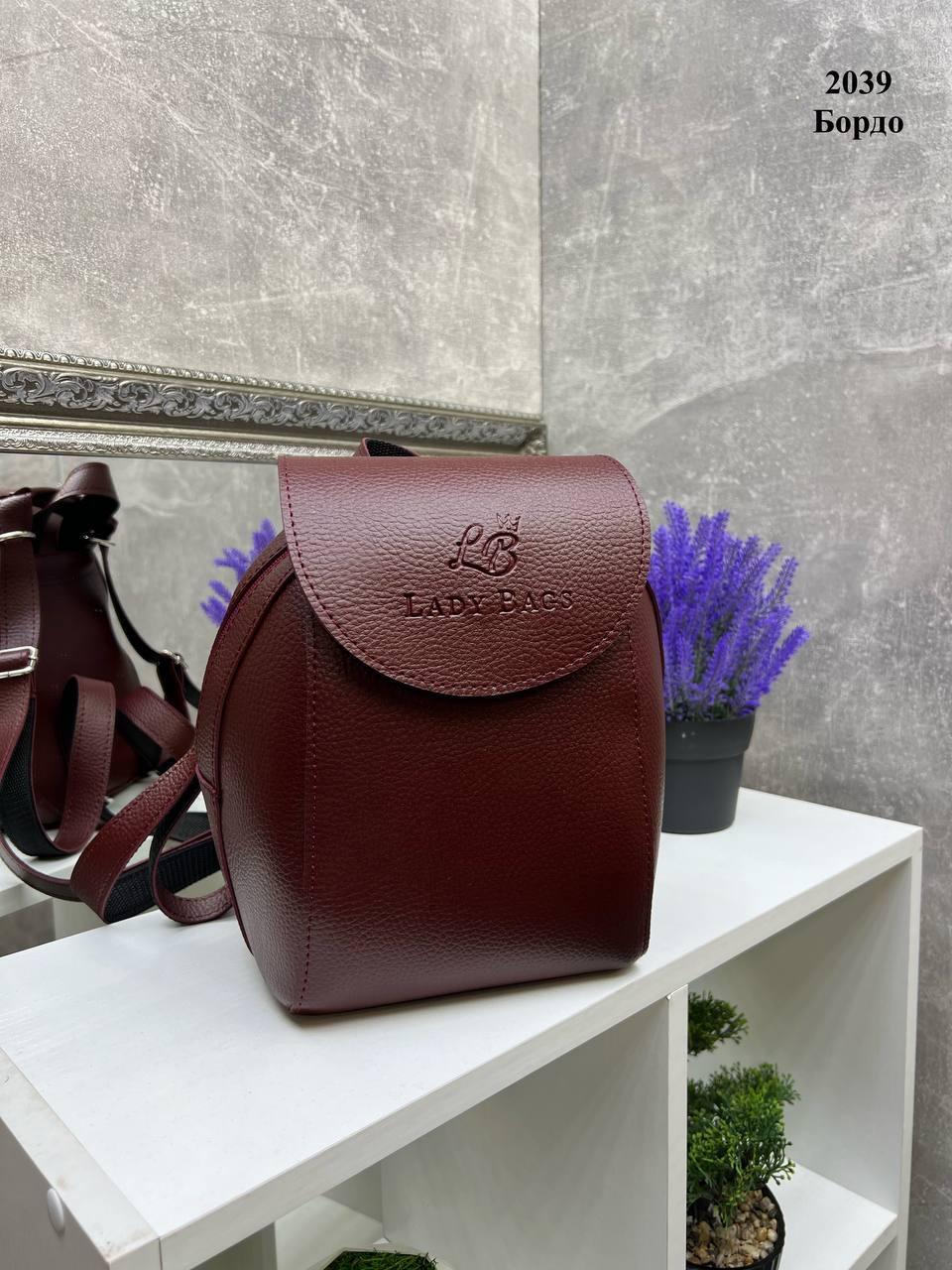 Рюкзак-трансформер через плечо городской под клапаном сумка рюкзак 25х19 см Бордовый - фото 2 Рюкзак-трансформер через плечо городской под клапаном сумка рюкзак 25х19 см Бордовый - фото 2