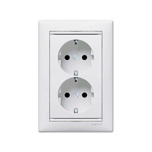 Розетка двойная Legrand Valena с заземлением Белый (774400)