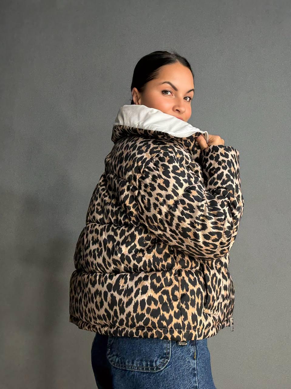 Куртка женская JOY ONE 8318 пуффер воротник стойка короткая леопардовый принт XL Коричневый (2514) - фото 4 Куртка женская JOY ONE 8318 пуффер воротник стойка короткая леопардовый принт XL Коричневый (2514) - фото 4