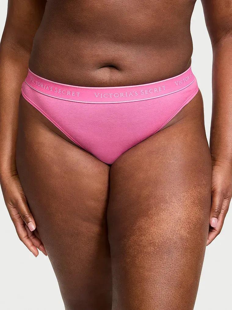 Трусики хлопковые Victoria's Secret Logo Cotton Thong Panty Pink M Розовый (26825373) Трусики хлопковые Victoria's Secret Logo Cotton Thong Panty Pink M Розовый (26825373)