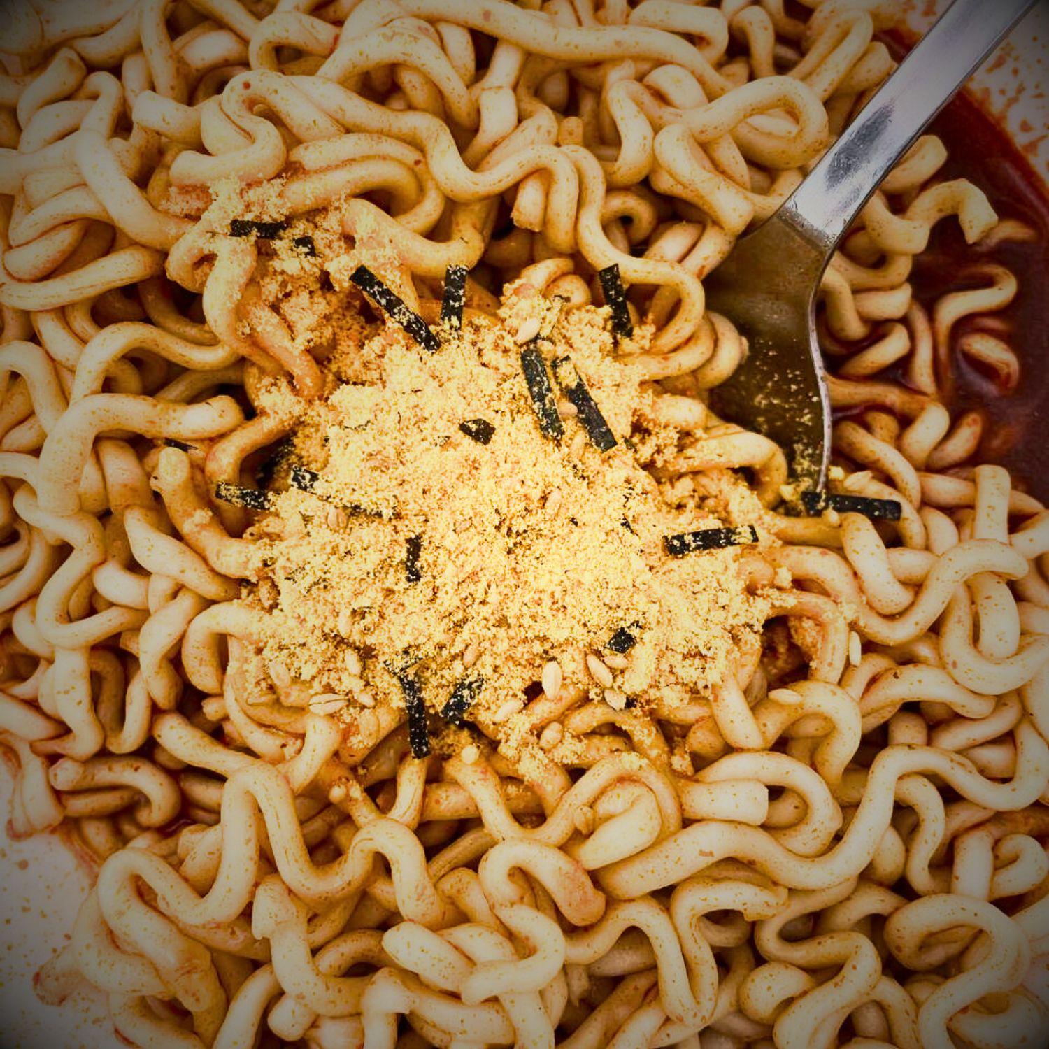 Лапша острая Buldak Samyang Ramen Cheese Chicken с творожным соусом 140 г (BUL-C-C-1) - фото 15 Лапша острая Buldak Samyang Ramen Cheese Chicken с творожным соусом 140 г (BUL-C-C-1) - фото 15