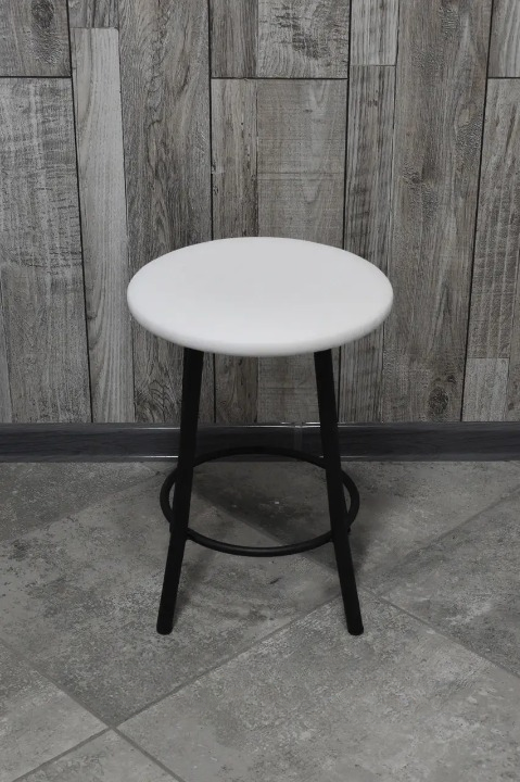 Табурет кухонний Муза металевий з м'яким сидінням 30х45 см Білий/Чорний (28374151)