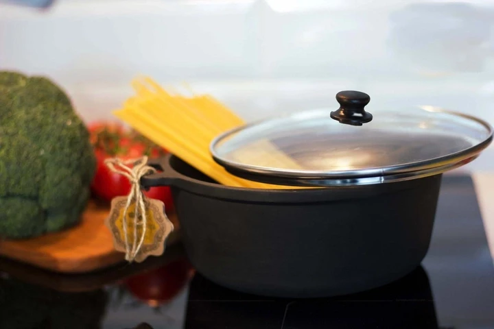 Кастрюля со стеклянной крышкой чугунная 6 л (2375012829) - фото 2