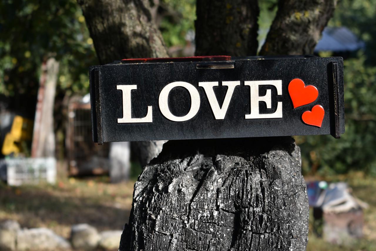 Подарочная коробка Love деревянная с декором из эпоксидной смолы (2351030141) - фото 7 Подарочная коробка Love деревянная с декором из эпоксидной смолы (2351030141) - фото 7