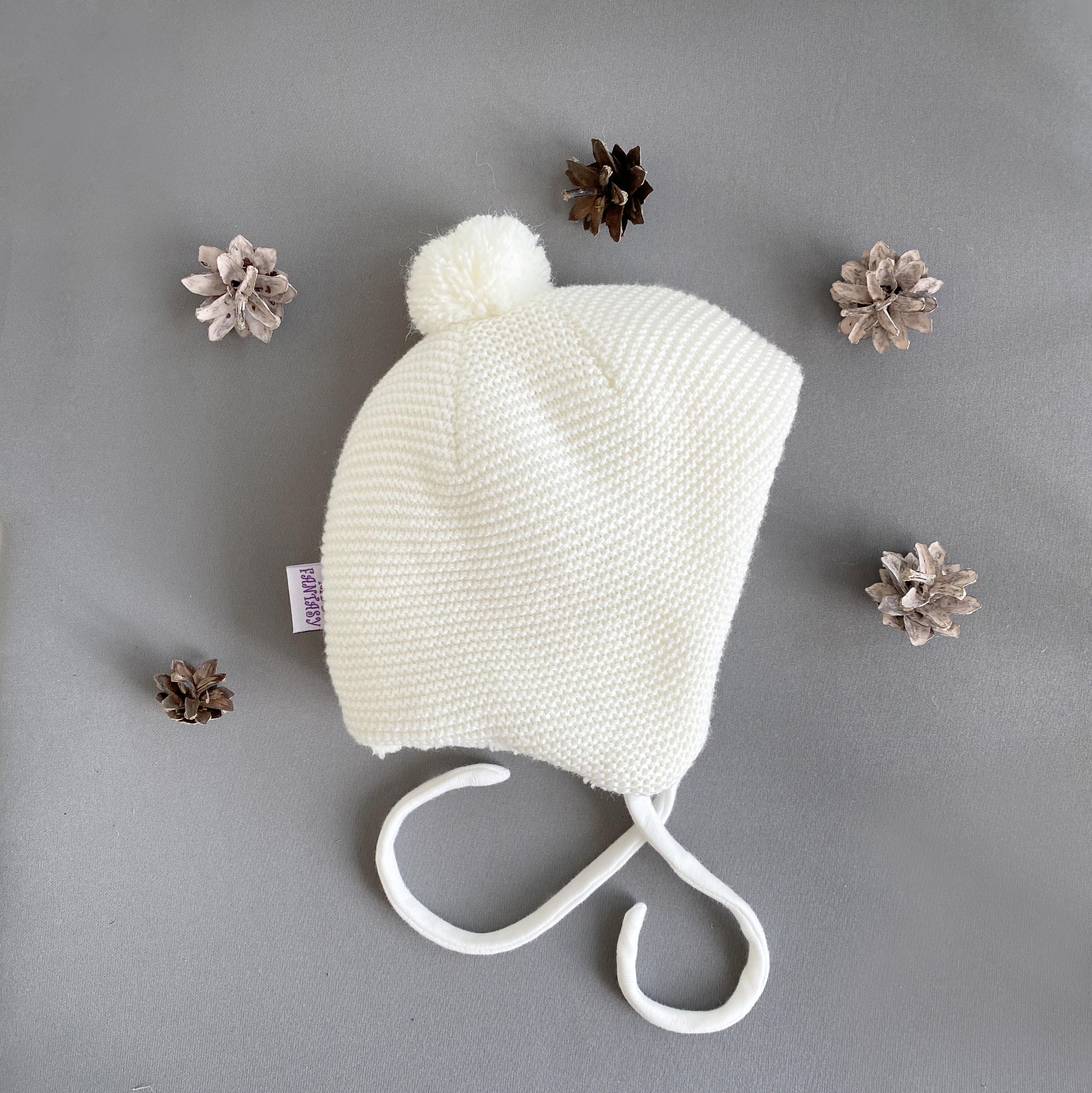 Шапочка зимняя для новорожденного Kids fantasy Зимняя сказка на махре с завязочками и бубоном объем головы 38-40 см Молочный (FK14)