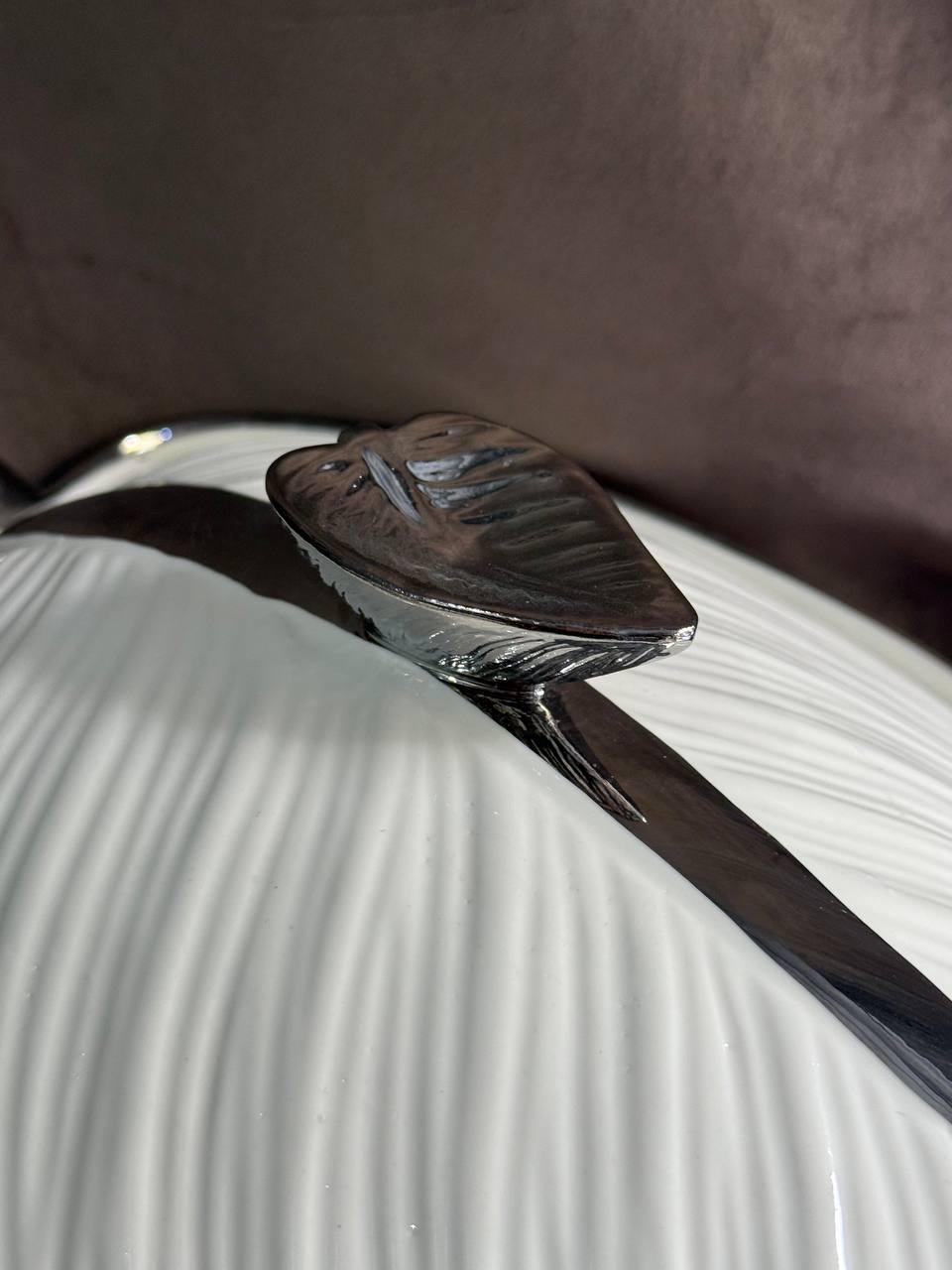 Супница Yiwu XL-4054AS фарфоровая с крышкой 1.5 л Белый с серебряным (29919069) - фото 3