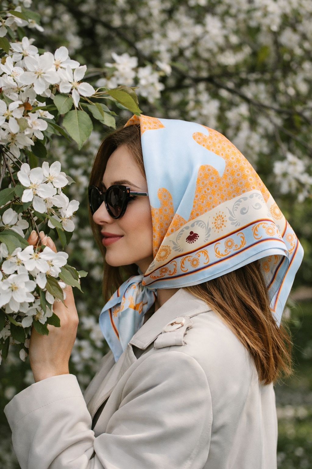 Платок Liane House Утренний Цветок из натурального шелка твил 60x60 см Оранжево-голубой