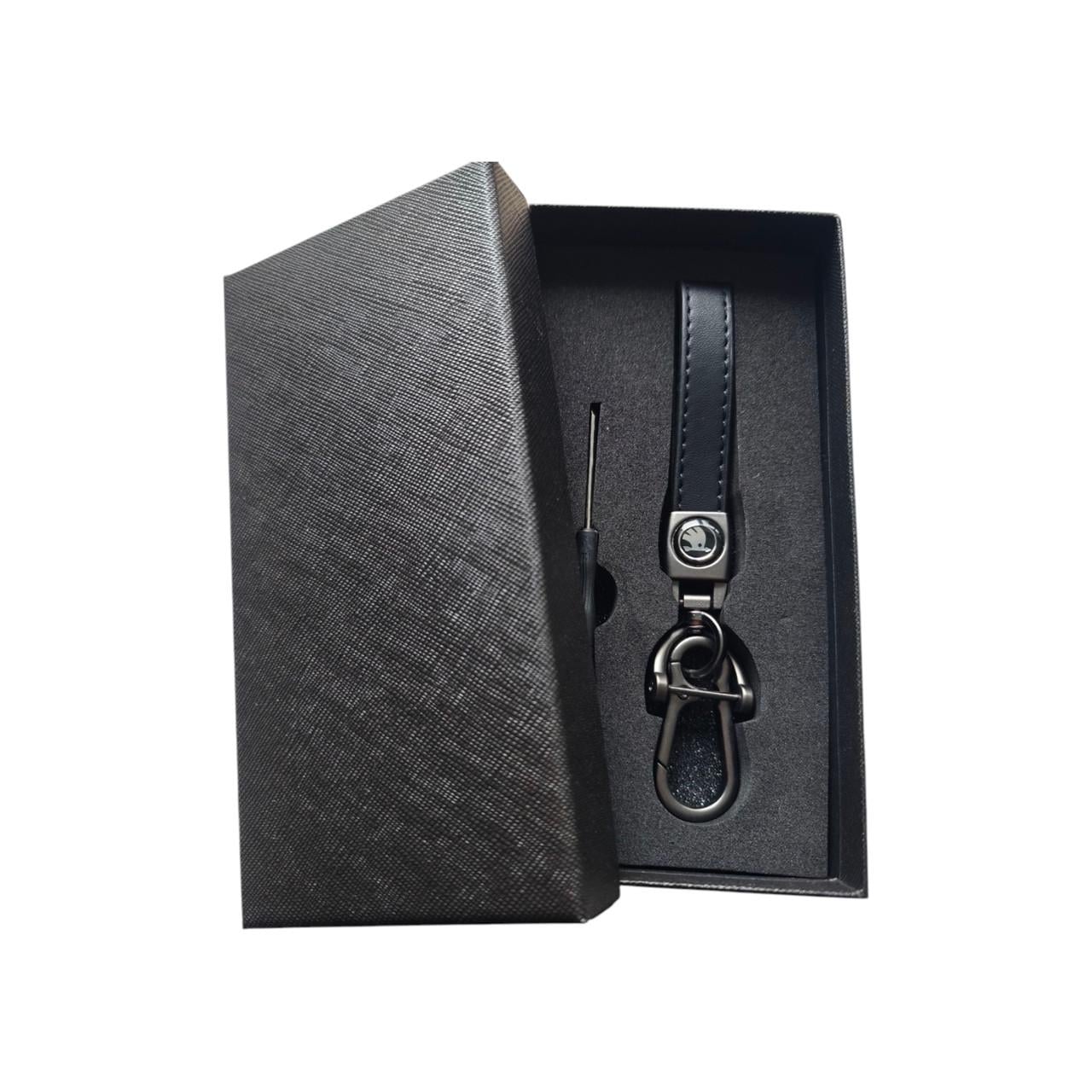 Брелок для автомобильных ключей Skoda мягкая кожа (2556925250)