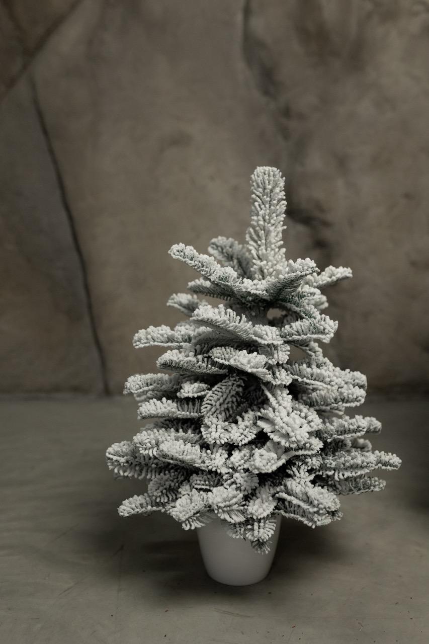 Штучна ялинка лита Premium Decor Засніжена в горщику 65 см Штучна ялинка лита Premium Decor Засніжена в горщику 65 см