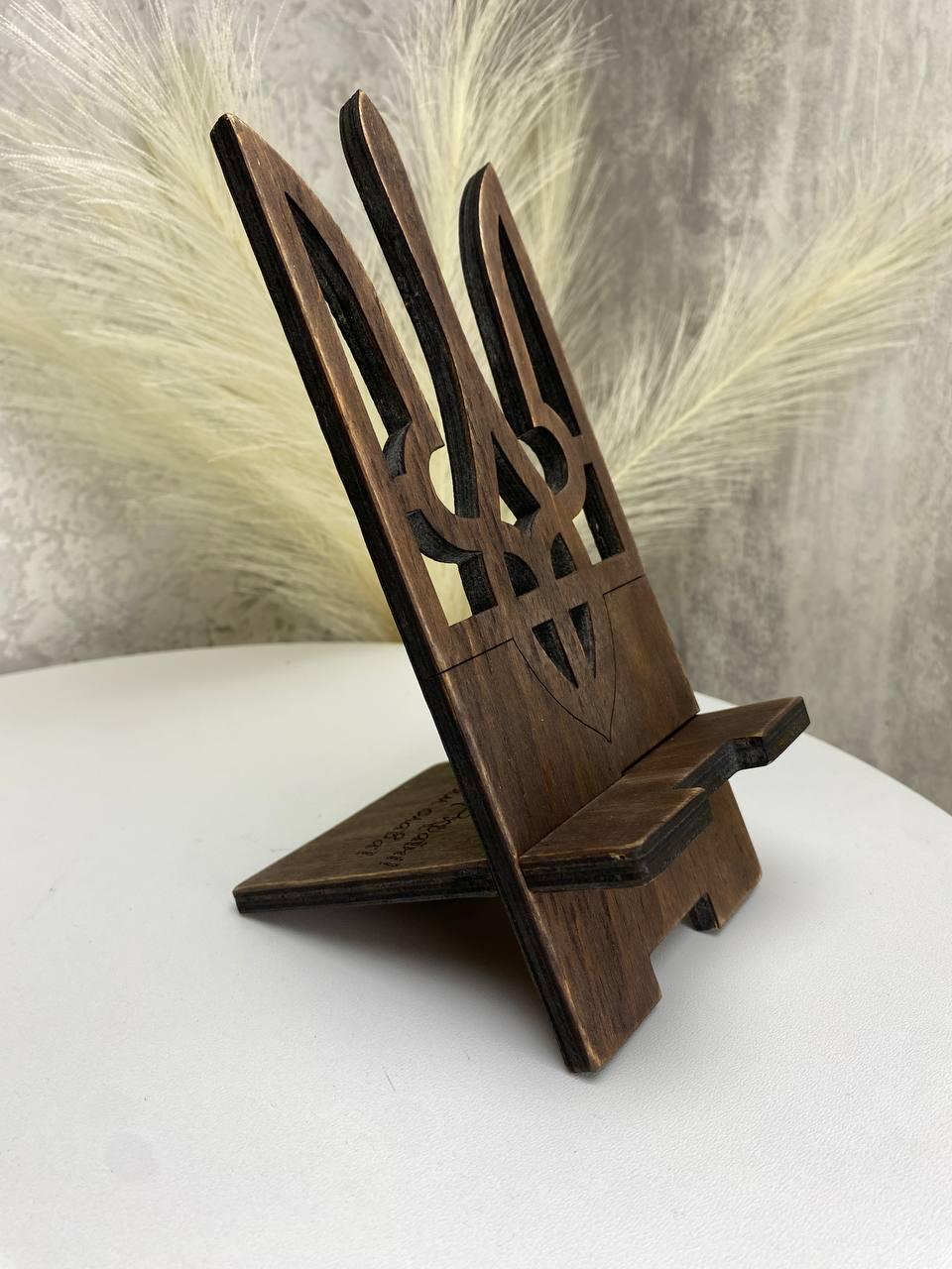 Підставка для телефону настільна Герб з фанери (21051510) - фото 3 Підставка для телефону настільна Герб з фанери (21051510) - фото 3