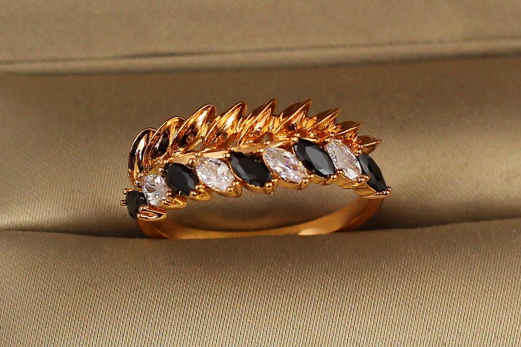 Кольцо Xuping Jewelry Антоним с черными и белыми камнями р. 18 Золотистый