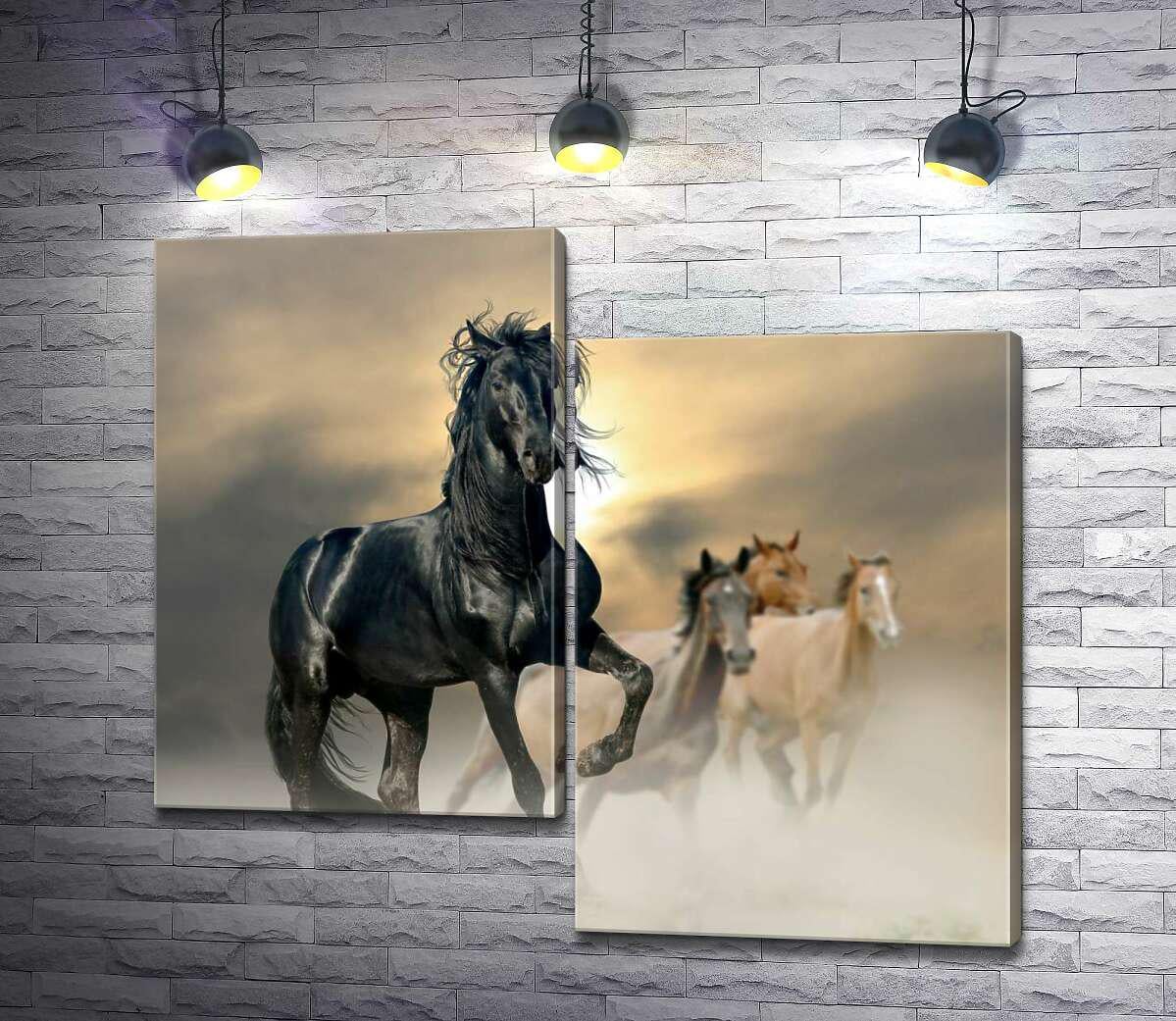 Модульная картина ArtPoster Изящная фигура вороной лошади выделяется среди табуна 100x90 см Модуль №5 (000583)