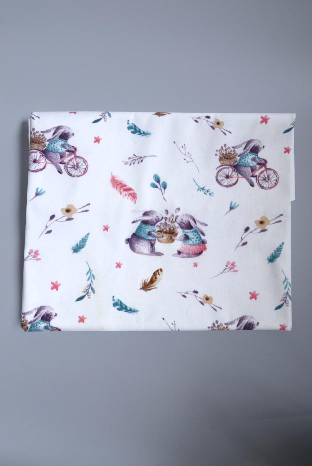Непромокаемая многоразовая пеленка Mwing Зайчики на велосипеде 50x80 см (077-56)