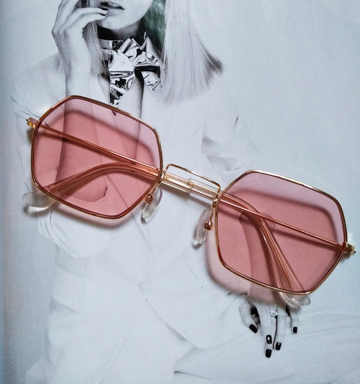 Солнцезащитные очки многоугольные с цветной линзой Розовый 2
