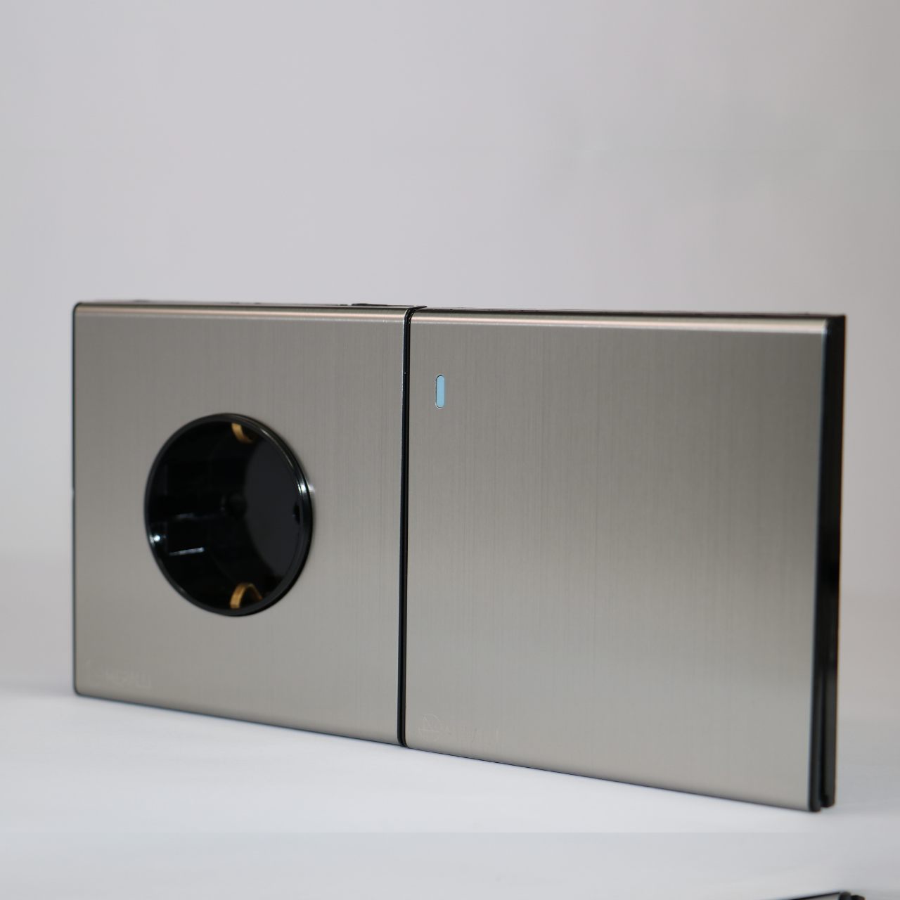 Комплект вимикач 1 MERALLI INOX безрамковий/квадратний підрозетник MERALLI горизонтальний Білий - фото 5 Комплект вимикач 1 MERALLI INOX безрамковий/квадратний підрозетник MERALLI горизонтальний Білий - фото 5