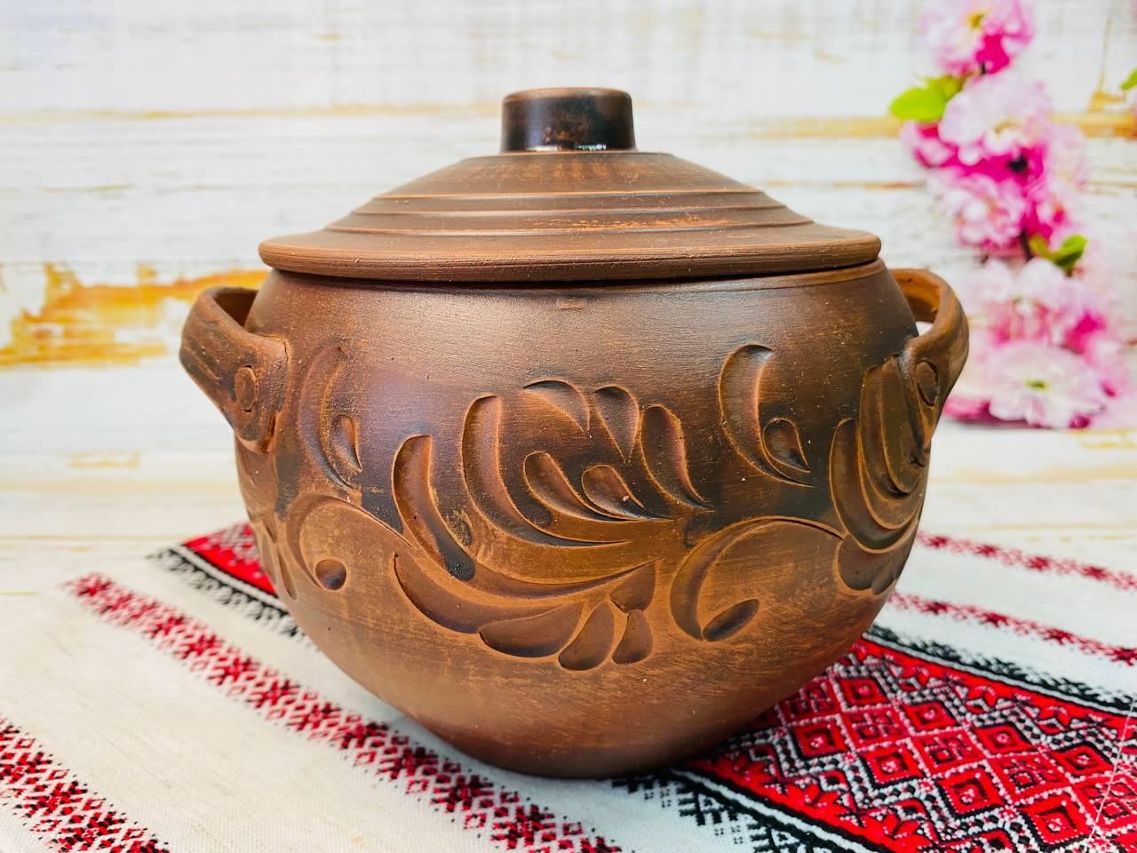 Кастрюля из красной глины с ручками и резьбой 1,5 л