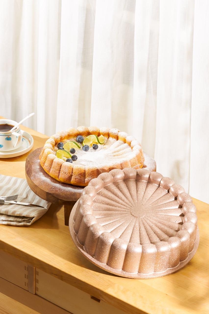 Форма для выпекания кекса Madam Coco 287 алюминий 28х7 см Розовый (2029190712) - фото 3 Форма для выпекания кекса Madam Coco 287 алюминий 28х7 см Розовый (2029190712) - фото 3