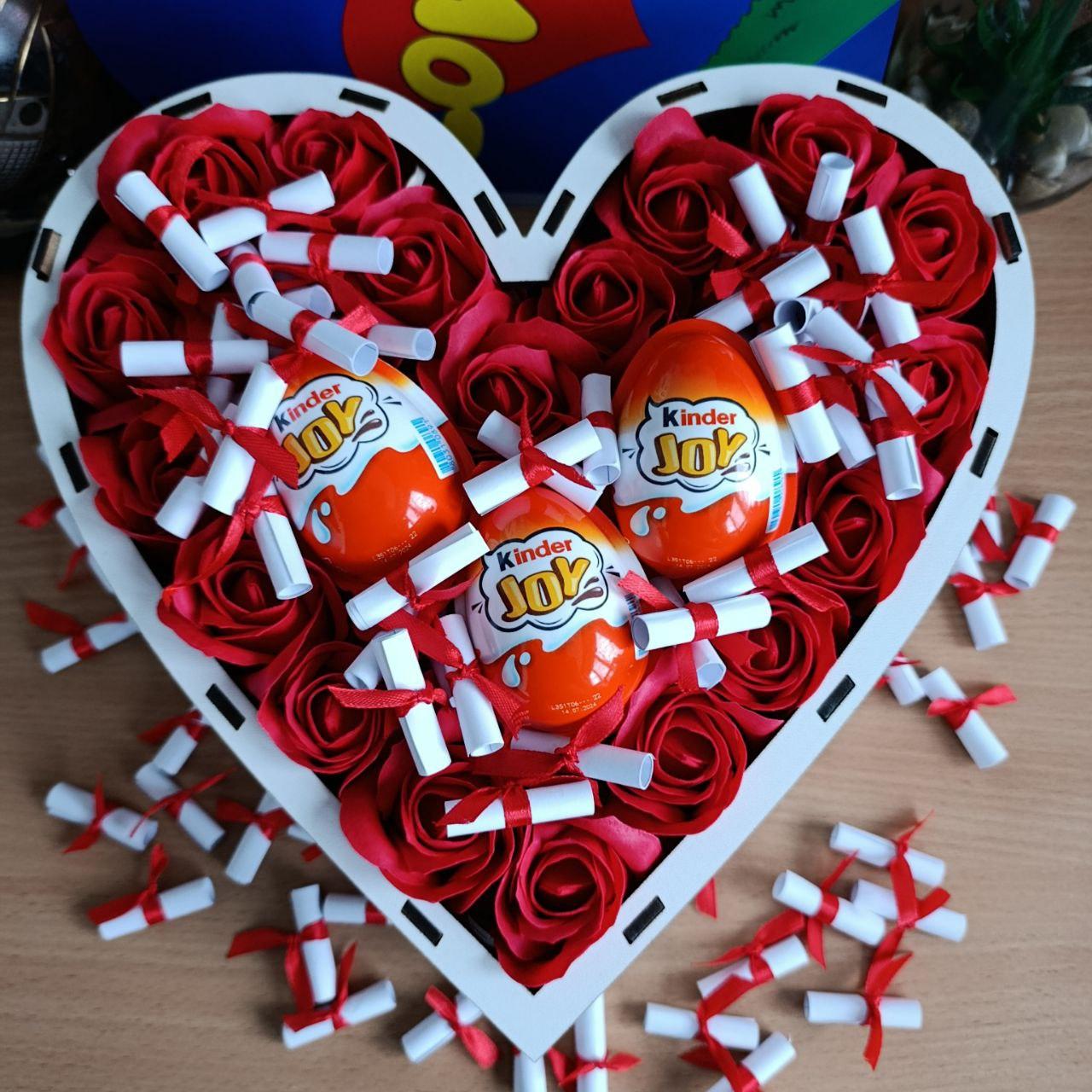 Подарочный бокс сердце с киндерами розами и 101 причиной Почему я тебя люблю (ar173)