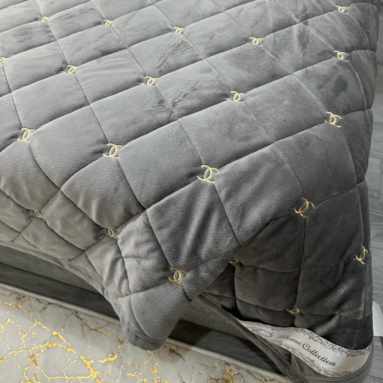 Покривало на ліжко велюрове євро 220x240 см Сірий (28822004) - фото 7 Покривало на ліжко велюрове євро 220x240 см Сірий (28822004) - фото 7