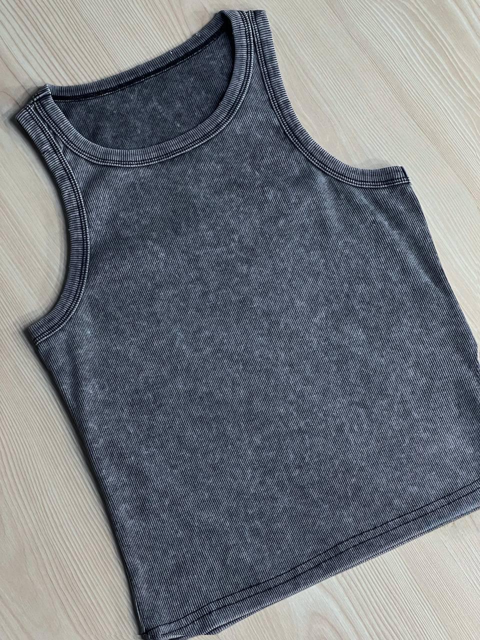 Майка жіноча A-N 2733 у рубчик з порізаними швами OS Сірий (26794579) - фото 2 Майка жіноча A-N 2733 у рубчик з порізаними швами OS Сірий (26794579) - фото 2