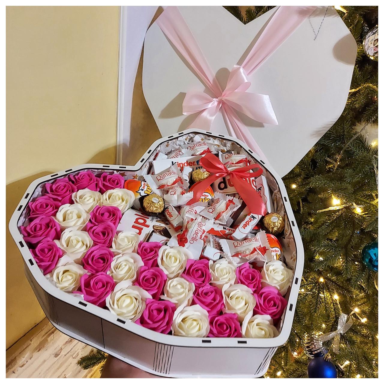 Подарунковий набір 8 березня з солодощами та квітами з мила (1781139290) - фото 2 Подарунковий набір 8 березня з солодощами та квітами з мила (1781139290) - фото 2