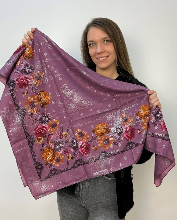 Платок с люрексом Розы кашемировые 80х80 см Сиреневый (29439586)