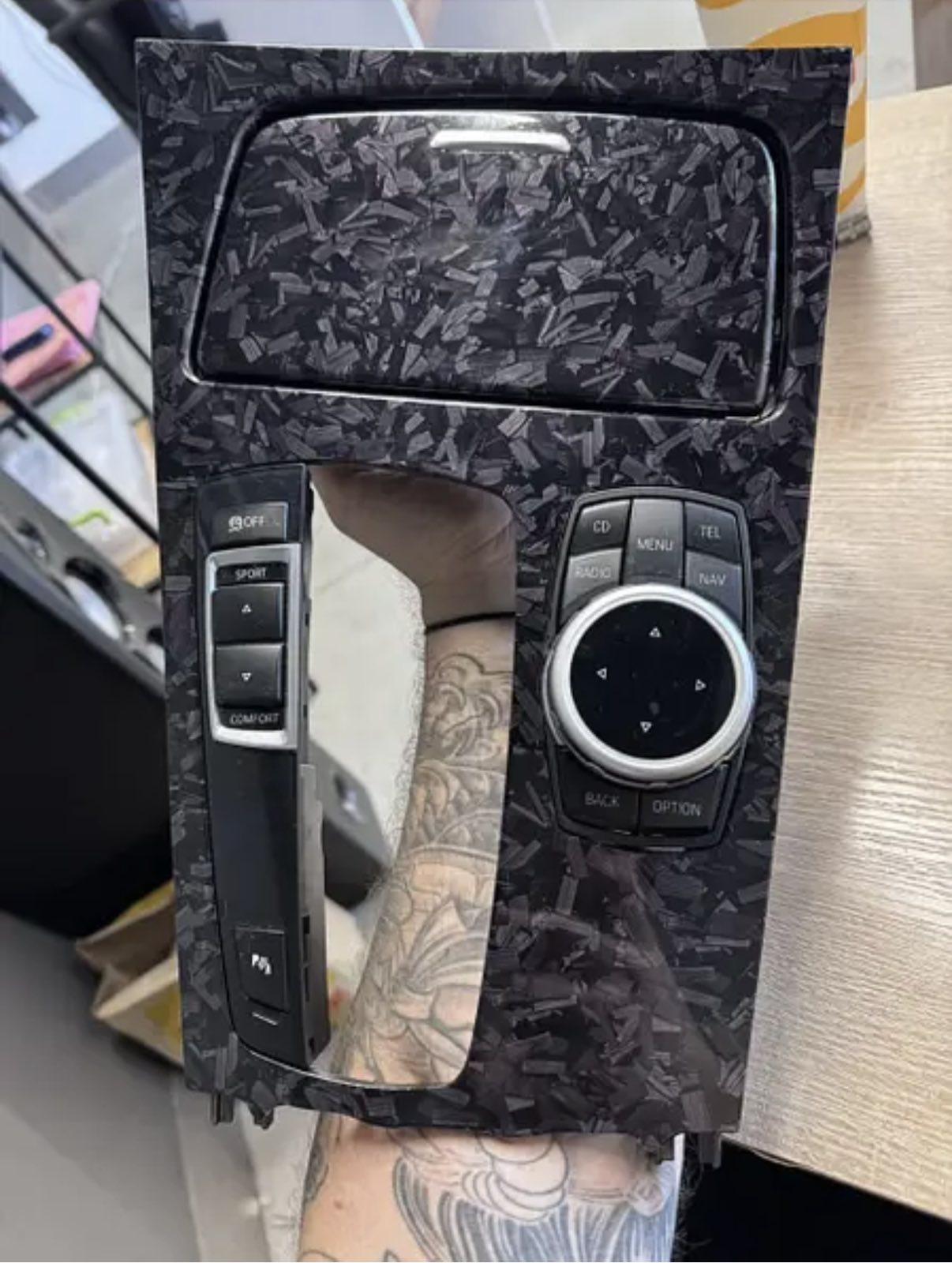 Плівка самоклеюча СONGSHANG під кований ломаний карбон супер глянцева 100x150 см (1838596681) - фото 6 Плівка самоклеюча СONGSHANG під кований ломаний карбон супер глянцева 100x150 см (1838596681) - фото 6