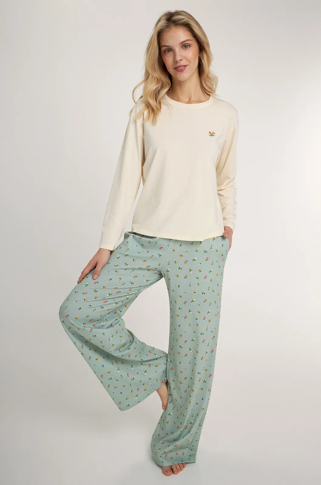 Пижама женская с брюками ELLEN коллекция Green MEADOW LPK 0880/13/01k M Молочный с мятным Пижама женская с брюками ELLEN коллекция Green MEADOW LPK 0880/13/01k M Молочный с мятным