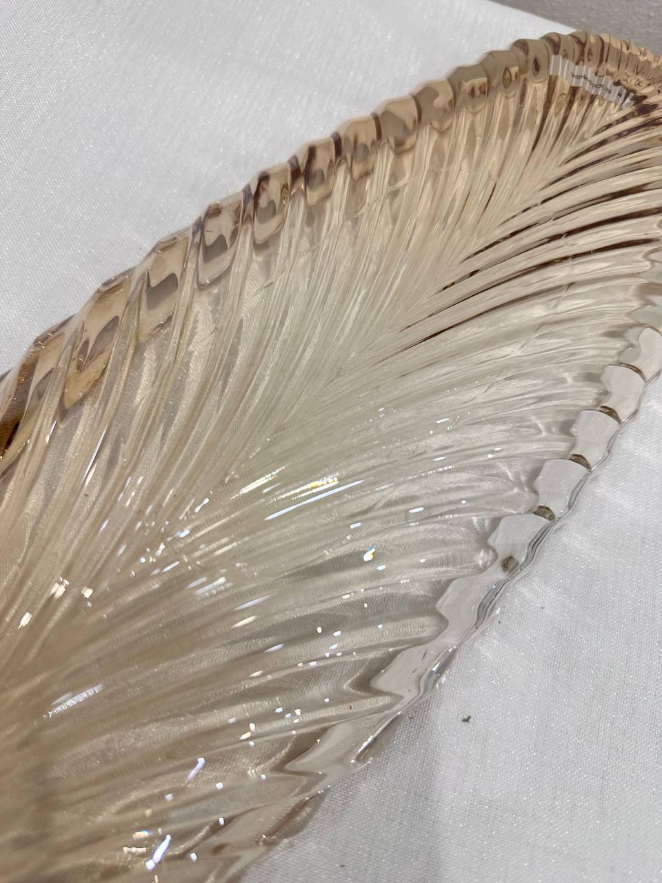 Блюдо сервировочное Lirmatur Гофре стекло 39 см Золотистый (17660750) - фото 4 Блюдо сервировочное Lirmatur Гофре стекло 39 см Золотистый (17660750) - фото 4