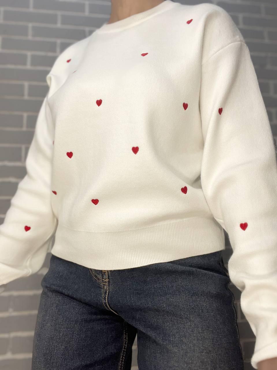 Свитер женский A-N 7075 широкий вышитые сердца OS Белый (2915) - фото 2