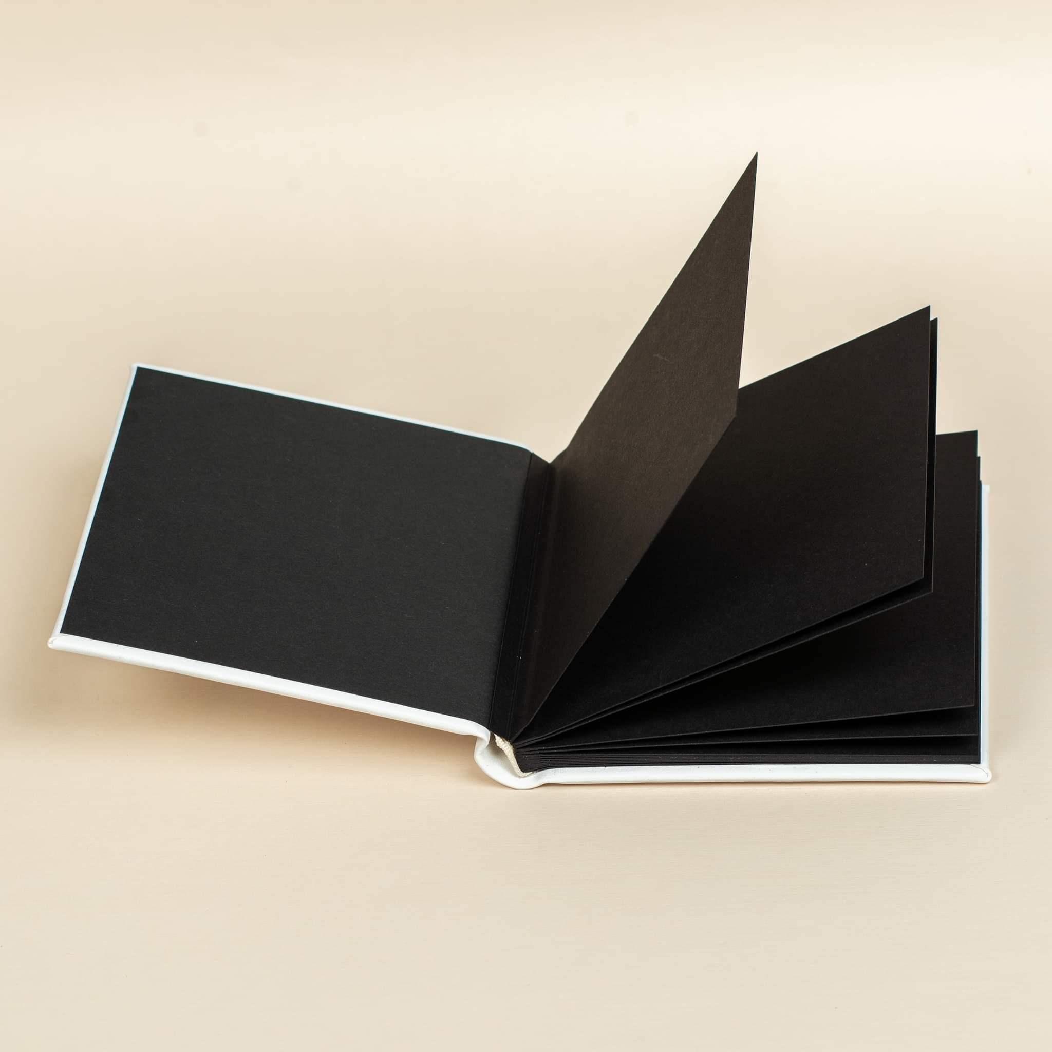 Альбом мини с черными страницами Белый (0203)