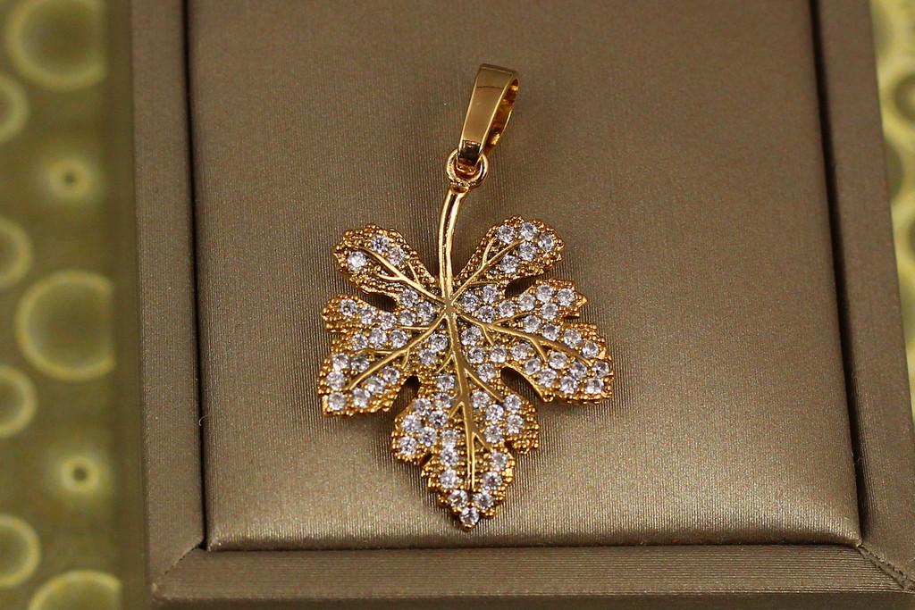Кулон Xuping Jewelry Листочек клена 2,5 мм Золотистый